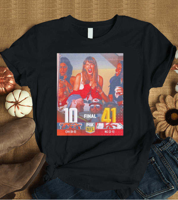Taylor's Excitement In Travis Kelce Suite At Kansas City Chiefs Game Victory Over Chicago T-Shirt