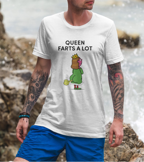 Queen Farts A Lot Christmas Queen In Green Dress With Crown T-Shirt