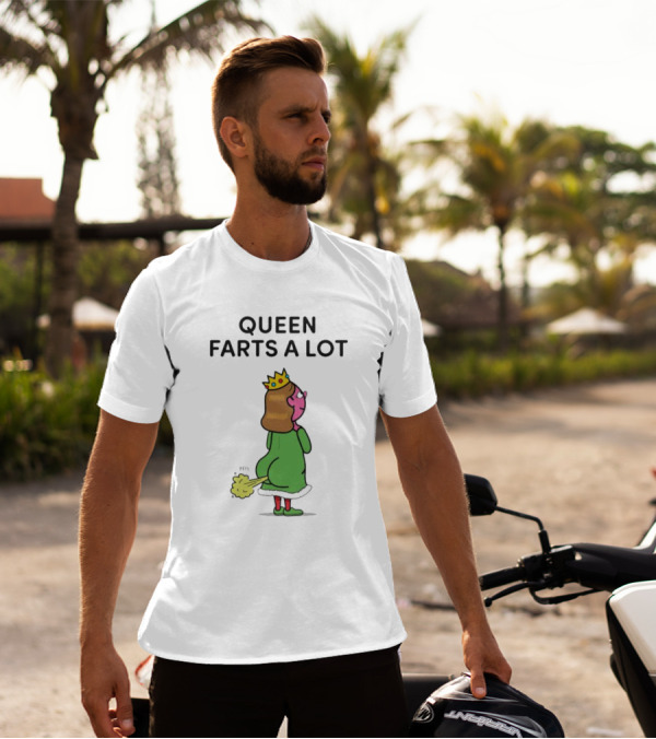 Queen Farts A Lot Christmas Queen In Green Dress With Crown T-Shirt
