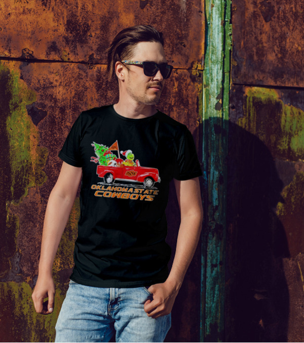 Oklahoma State Cowboys Christmas Grinch And Dog Driving Red OSU Car With Tree And Presents T-Shirt