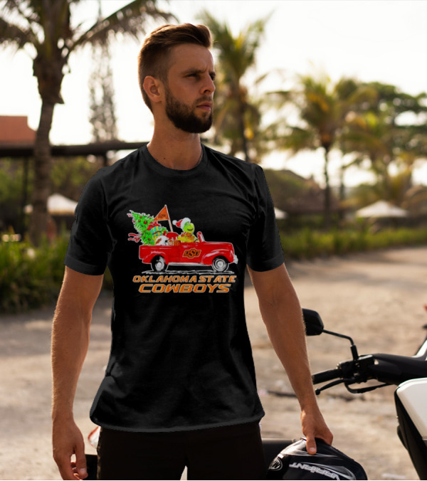Oklahoma State Cowboys Christmas Grinch And Dog Driving Red OSU Car With Tree And Presents T-Shirt