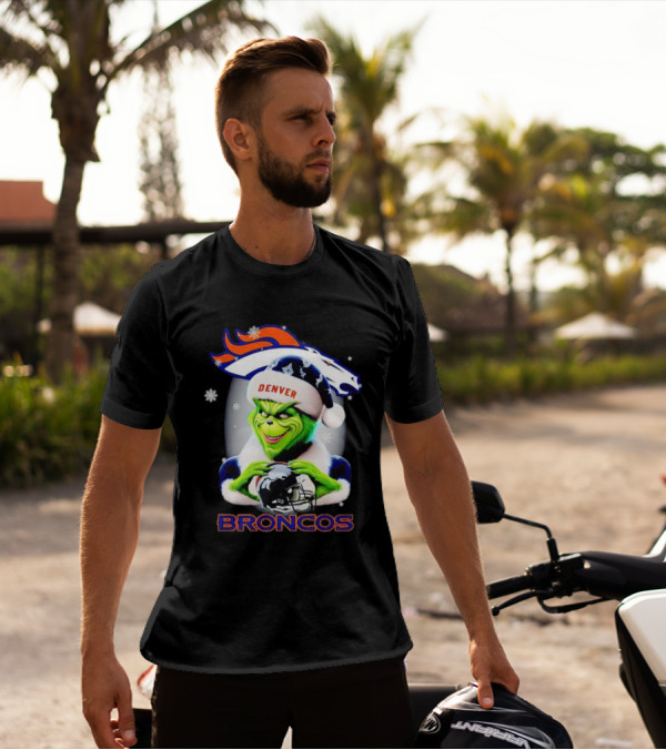 Denver Broncos Christmas Grinch Holding Football Helmet T-Shirt