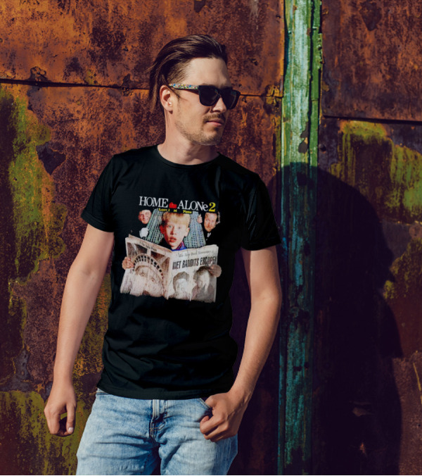 HOME ALONE 2 LOST IN NEW YORK WET BANDITS ESCAPE NEW YORK NEWSPAPER T-Shirt