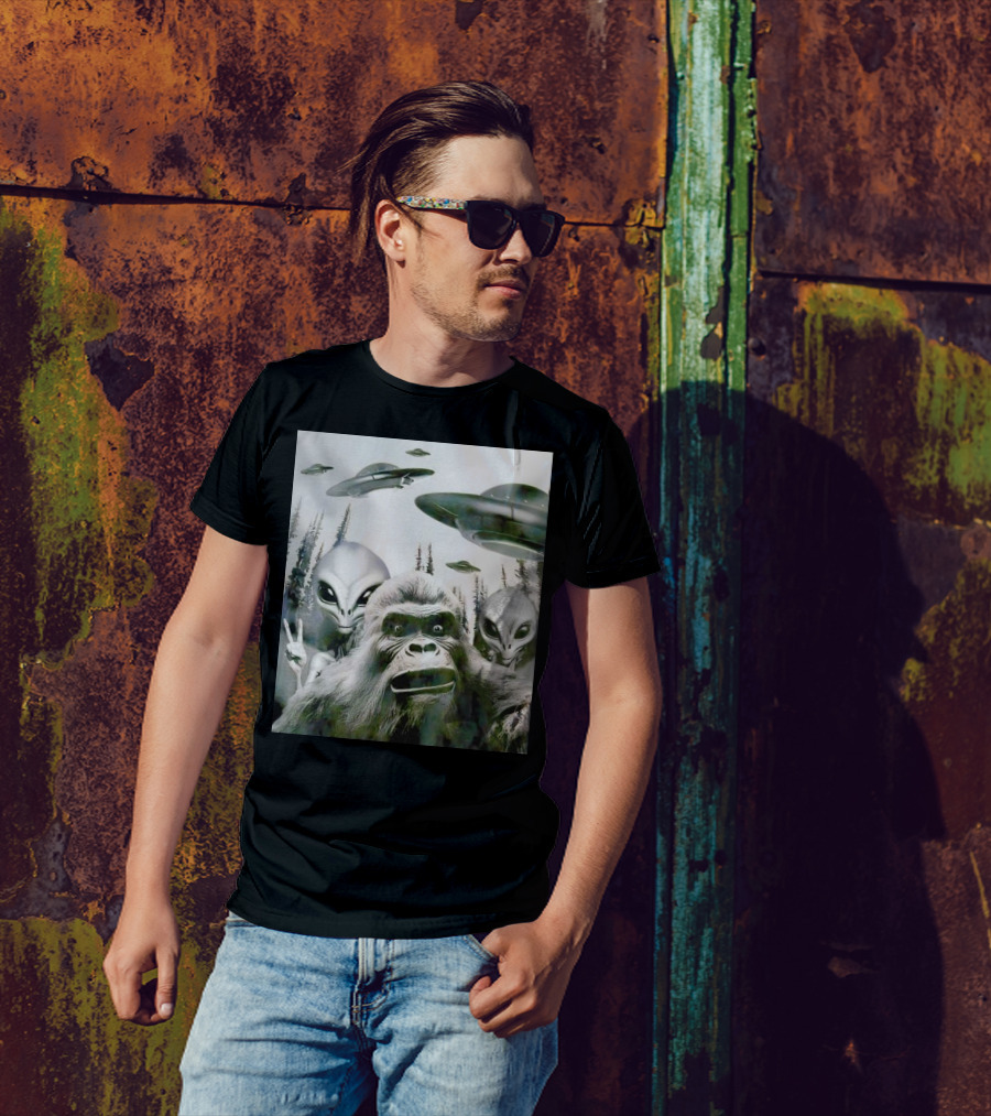 Bigfoot Aliens Selfie UFO Forest Adventure T-Shirt
