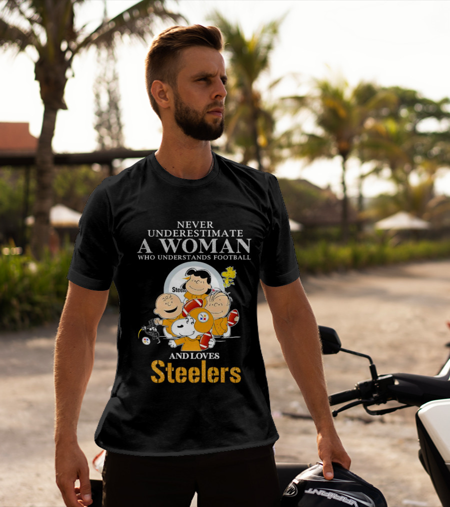 Peanuts Characters Never Underestimate A Woman Who Loves Steelers Football T-Shirt