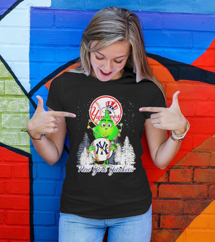 New York Yankees Grinch Christmas Hug With Baseball And Trees T-Shirt