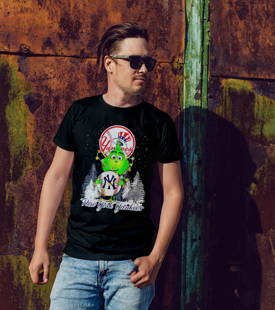 New York Yankees Grinch Christmas Hug With Baseball And Trees T-Shirt