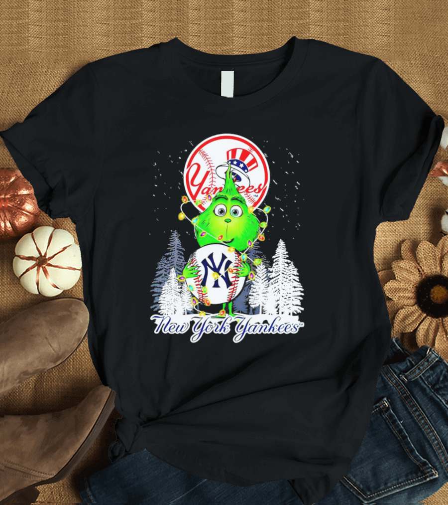 New York Yankees Grinch Christmas Hug With Baseball And Trees T-Shirt