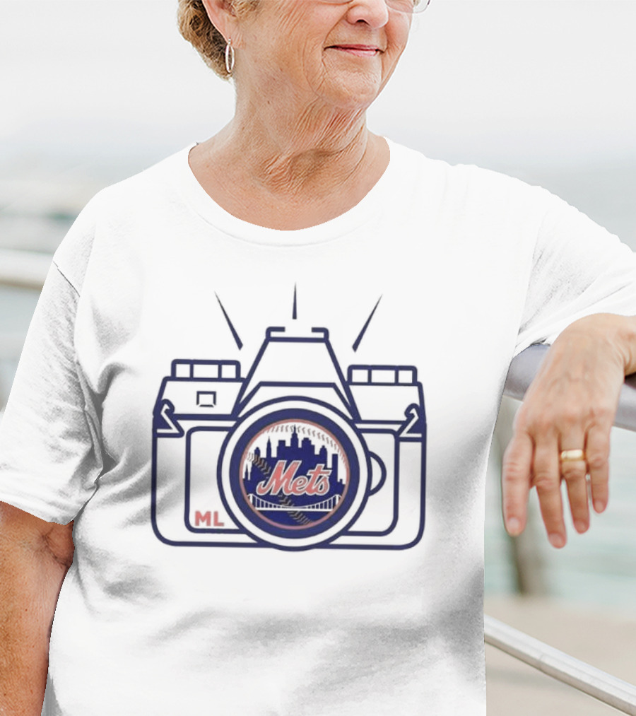 New York Mets Camera Logo With Skyline And Bridge M.L T-Shirt