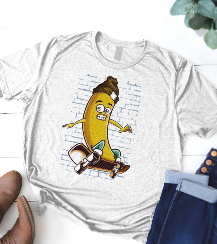 Inktastic Skateboarding Banana Beanie Graffiti Style Skateboard Rider T-Shirt