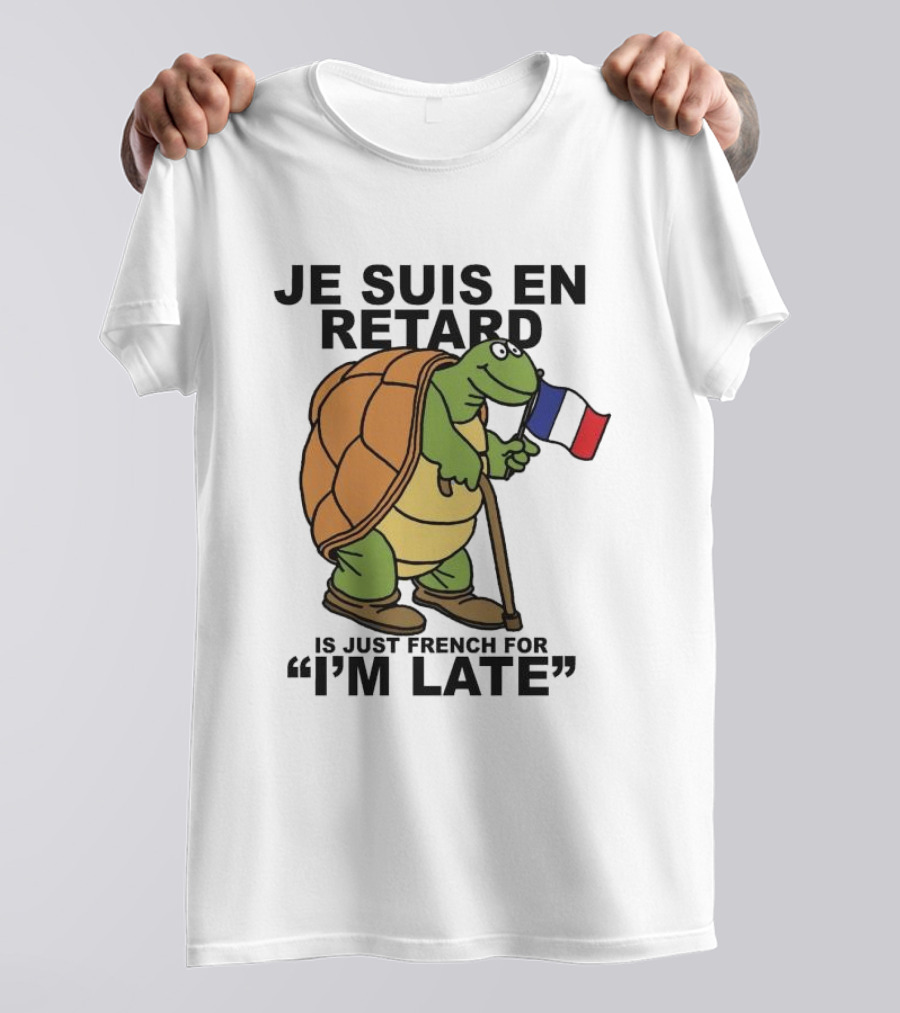 Je Suis En Retard Turtle Holding French Flag I’m Late T-Shirt