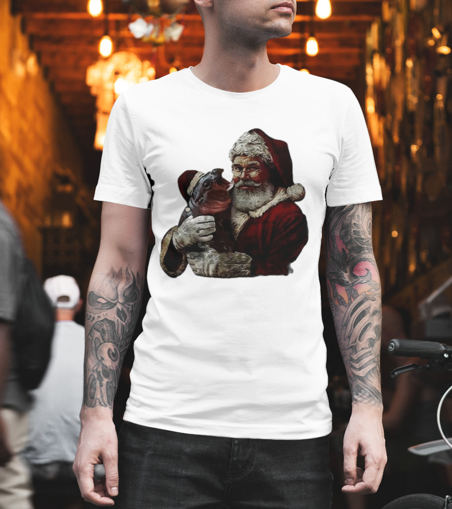 Moo Deng Xmas Funny Christmas Santa Hug Cute Baby Hippo Santa Claus Holiday T-Shirt