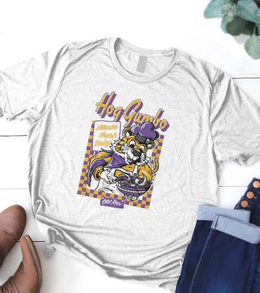 Old Row Hog Gumbo Made Fresh Daily Tiger Chef Purple Gold Checkered T-Shirt