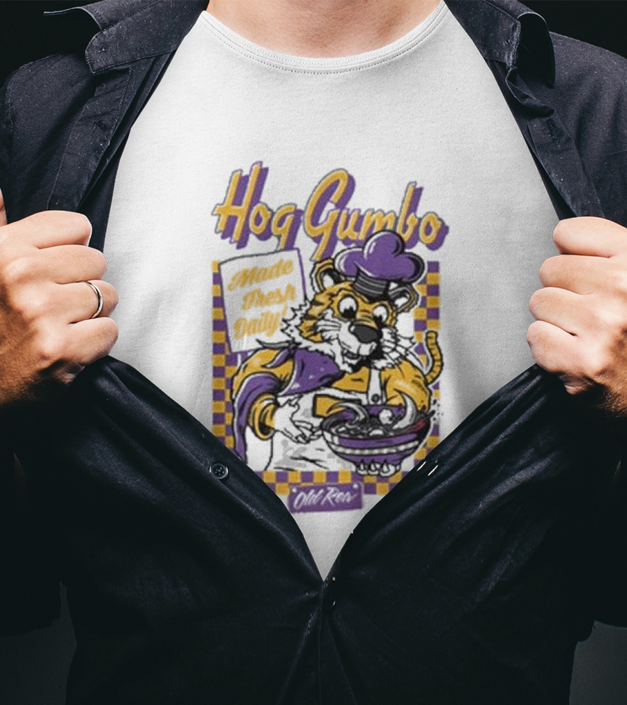 Old Row Hog Gumbo Made Fresh Daily Tiger Chef Purple Gold Checkered T-Shirt