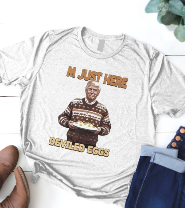 Thanksgiving M Just Here For Deviled Eggs Sweater Holding Plate T-Shirt
