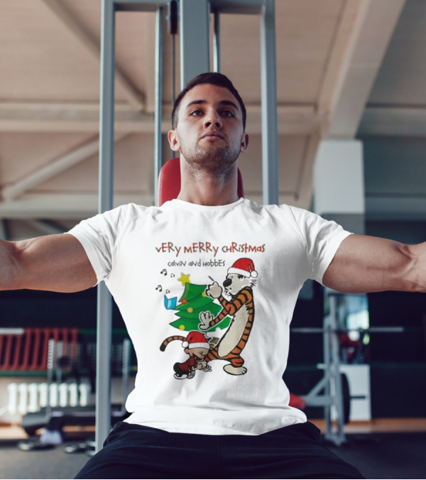 VErY MERRY ChrIStmAS Calvin And Hobbes Santa Hats Christmas Tree Dance T-Shirt