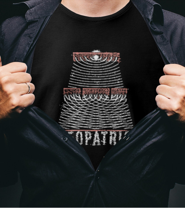 CLEOPATRICK ILLUSIONARY WAVES EYE PYRAMID T-Shirt
